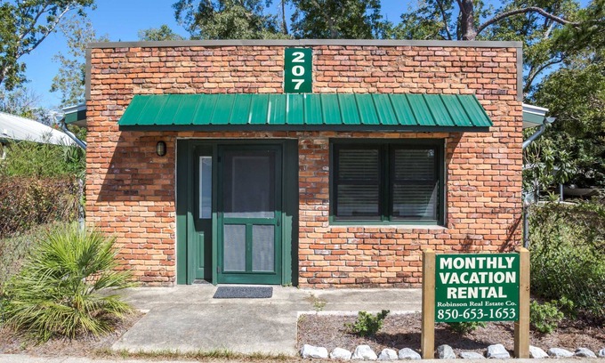 Apalachicola House | Peyton's Place