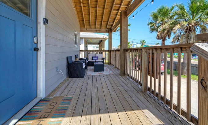Port Aransas House | Peyton's Place, Walk to Beach, On 11th