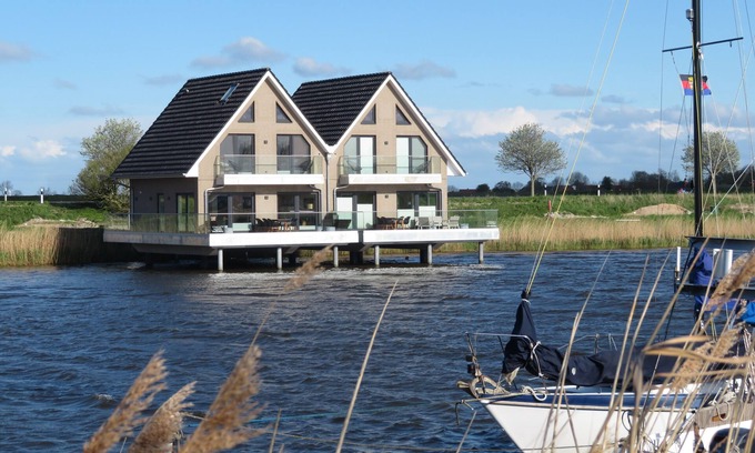Harlesiel House | Pfahlhaus Perle am Yachthafen Carolinensiel Harlesiel ❤️, Living on the water