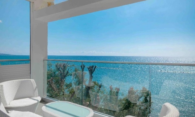 Potamos tis Germasogeias Apartment | Phaedrus Living: Beach Front Flat Kyma