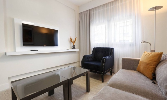 City Centre Apartment | Phaedrus Living: Mini Art House Matisse