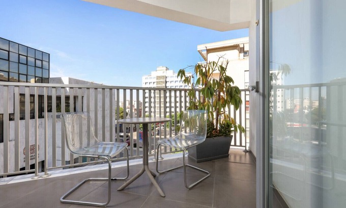 City Centre Apartment | Phaedrus Living: Mini Art House Warhol