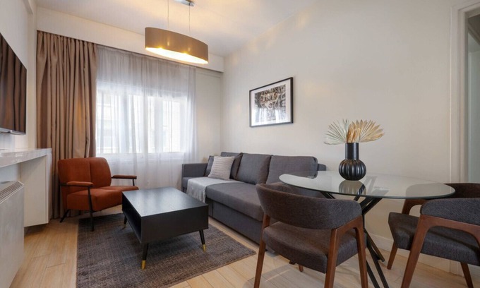City Centre Apartment | Phaedrus Living: Mini Art House Michelangelo