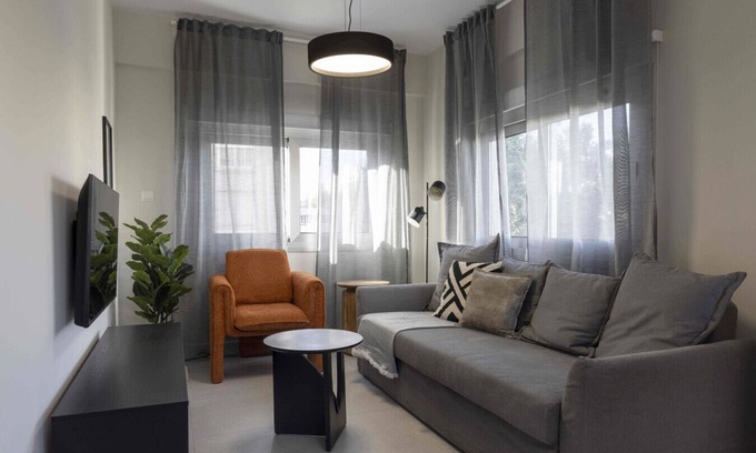 City Centre Apartment | Phaedrus Living: Mini Art House Da Vinci