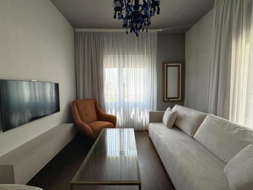 City Centre Apartment | Phaedrus Living Mini Art House Monet