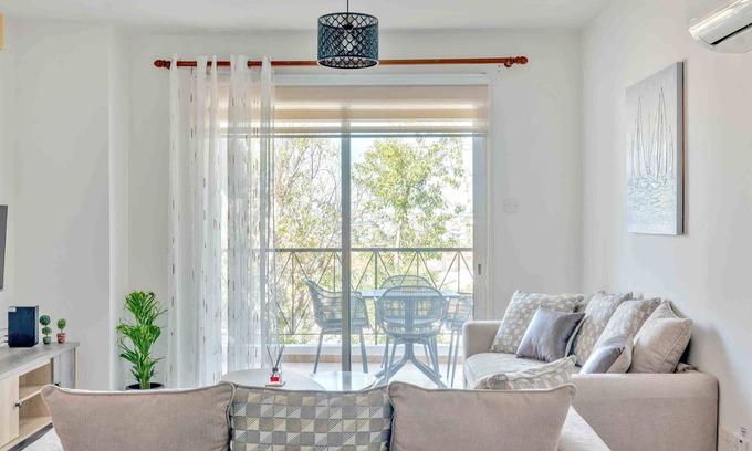 Strovolos Apartment | Phaedrus Living Modern City Flat Elpida