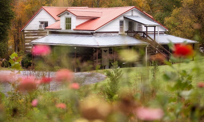 Bristol Cabin | Pheasant Tail Cabin 3bd/2ba, firepit, perfect for anglers w/wading river access