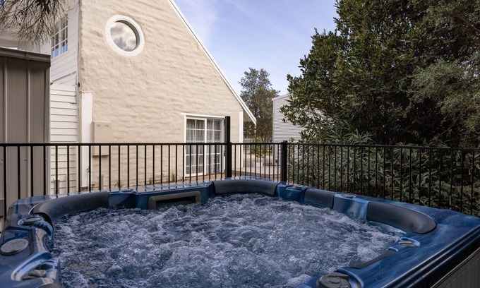 Surf Beach House | Phillip Island Hot Springs Retreat