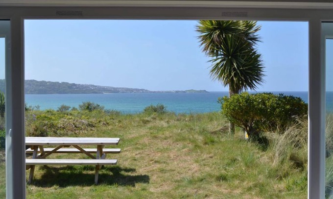 Hayle Cottage | Phillippa is a fabulous beach chalet which enjoys a prime position within the Riviere Towans
