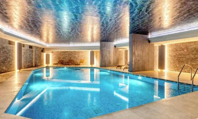 Beyoglu Apartment | Phoenix - 1BD Deluxe Apt w/Pool & Free Parking