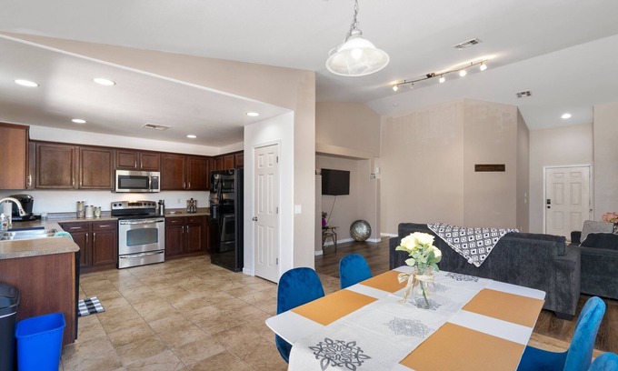 Laveen Village House | 🌟Phoenix central location spacious 4bd sleeps 8