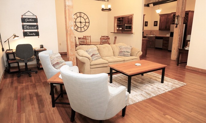 Brazos Apartment | Phoenix Flat 1 - 2 blks from Magnolia and Downtown