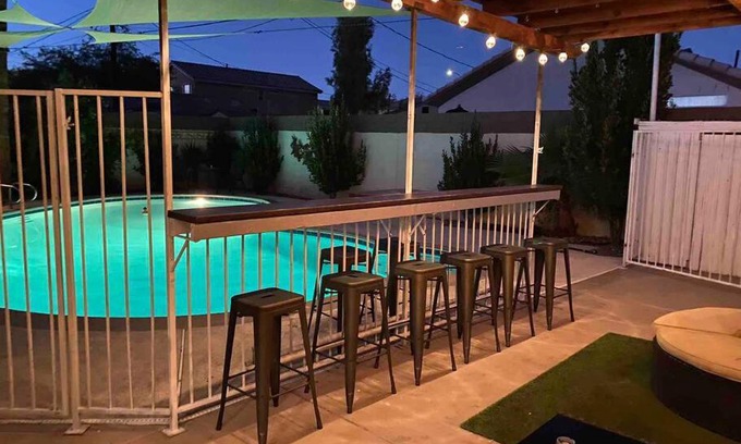 Rancho Oakey House | PHOENIX HOUSE GREAT FOR GROUPS!