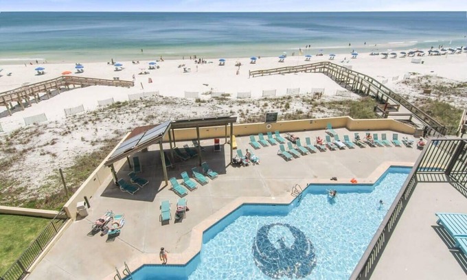 Orange Beach Condo | Phoenix I 1112-11th floor, splash pad, beachfront, 2 bedrooms, 2 baths