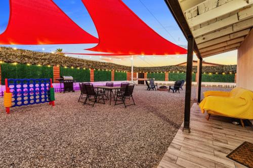 Downtown Phoenix House | Phoenix Retreat - 1 Bedroom King Suite with 2 Smart TVs - 10 min from Airp - Unit B