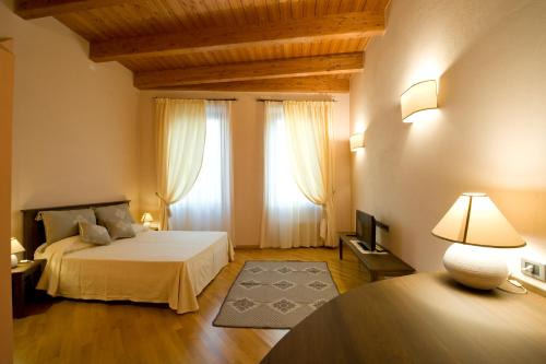 Santa Caterina House | Piazza Azuni 18 Guest House