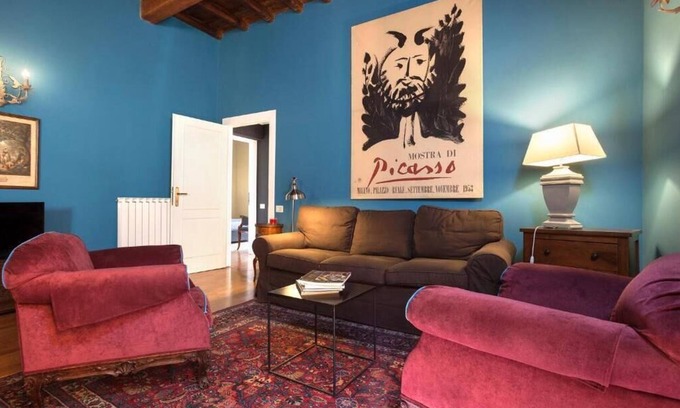 Rione V Ponte Apartment | Picasso luxury and modernity in 120 square meters with fine and antique furniture