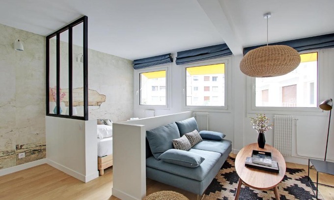 Grenelle Apartment | Pick A Flat's Apartment in Eiffel Tower- Boulevard de Grenelle