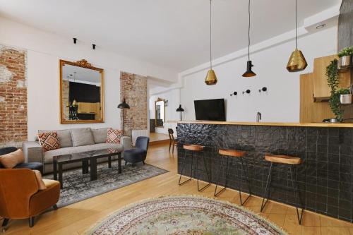 Paris City Center Apartment | Pick A Flat's Apartment in Louvre Saint Honoré