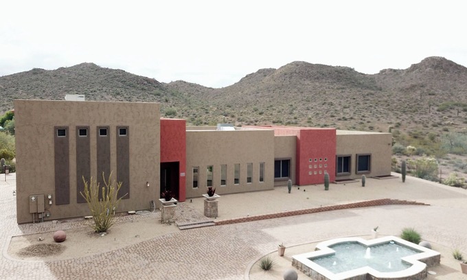 Apache Junction House | PICKLEBALL! Sleeps 22, 5800 FT, Private Oasis Estate,Pool, Fountains and Theater