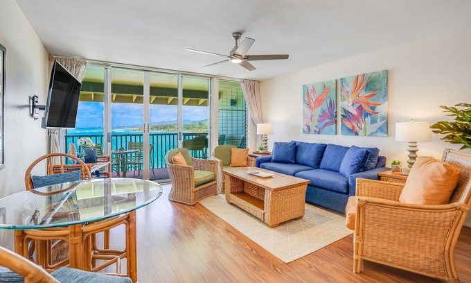 Wailua House Lots Condo | "Picture Perfect: Oceanfront Gem on the Top Floor at Wailua Bay View!"