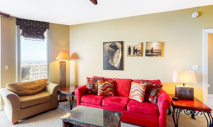 Pensacola Beach Condo | Picture-perfect Gulf-front condo with lagoon pool, hot tub - walk to beach