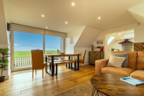 Wakefield House | Picturesque cottage with views