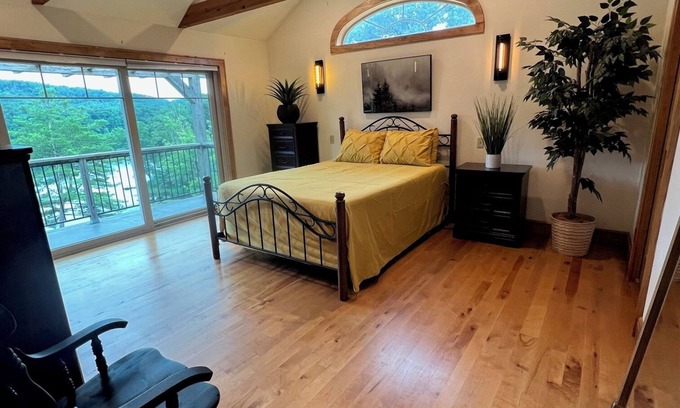Granby House | Picturesque Lake House with 6 bedroom, 4 bath in Granby CT.