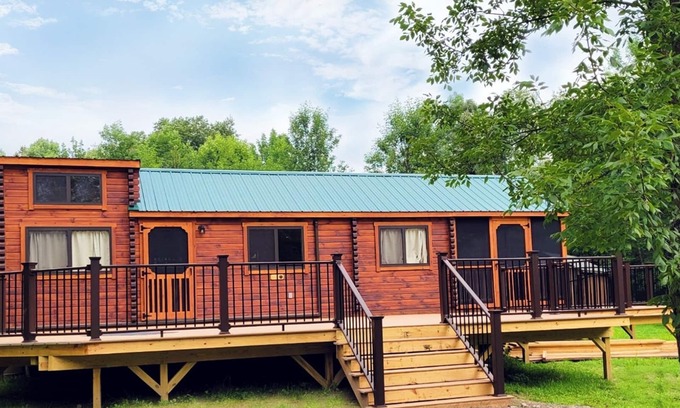 Hartwick Cabin | Picturesque Waterfront Log Cabin