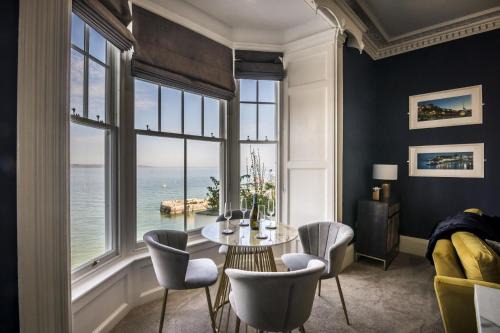 Tenby Apartment | Pieces of Eight - 2 Bedroom Apartment - Tenby - (Windsor House)