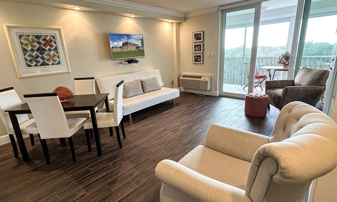Vanderbilt Beach Apartment | Pied-`a-Terre Steps To Beach Mangrove/Gulf View Just Renovated