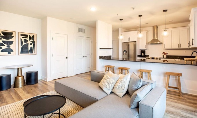 Batesville Apartment | Piedmont Place 401 | Lux Vineyard & Brewery Getaway in the Heart of Crozet | Pet Friendly