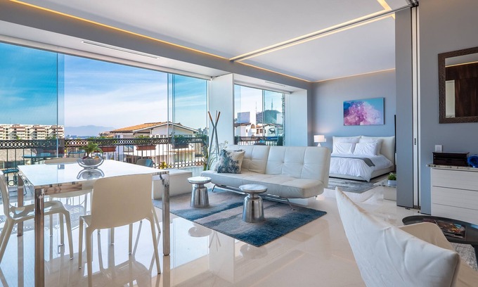 Romantic Zone Condo | Pier 57 Ocean Views Chic 2 bedrooms 2 baths Romantic Zone
