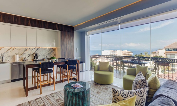 Romantic Zone Condo | Pier 57 Romantic Zone Ocean Views 2 bedroom 2 bath