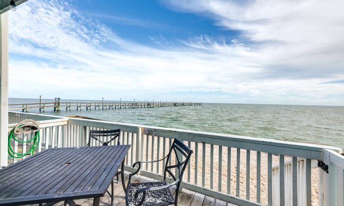 Rockport Condo | Pier & Pool Access: Bayfront Rockport Escape!