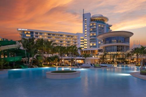 17th Street Causeway Hotel | Pier Sixty-Six