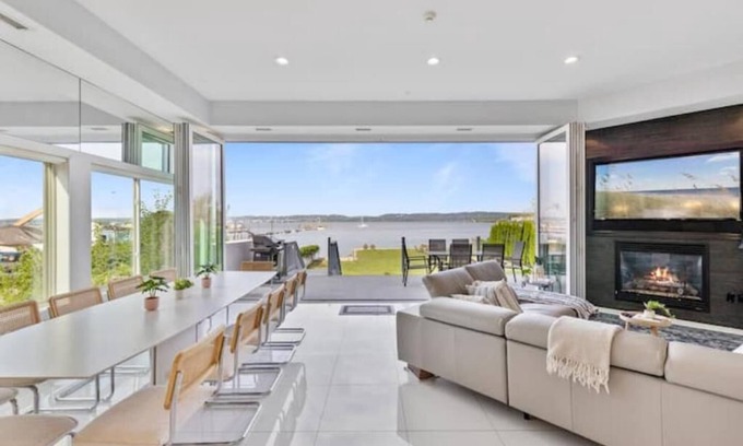 Town of Orangetown House | Piermont Waterfront Villa! Sleeps up to 16 adults Luxuriously and In Style