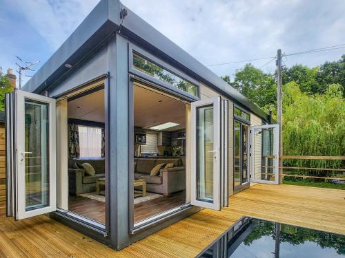 Yarmouth House | Pigeon Coo Lodge