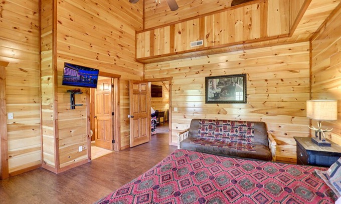 Gatlinburg - Pigeon Forge Cabin | Pigeon Forge - Chestnut Mountain Lodge - 6 Bedroom - Sleeps 24