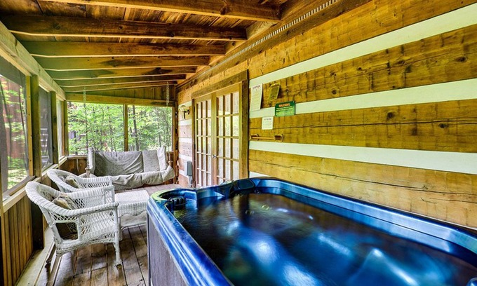 Gatlinburg - Pigeon Forge Cabin | Pigeon Forge - Nestled - 2 Bedroom - Sleeps 6