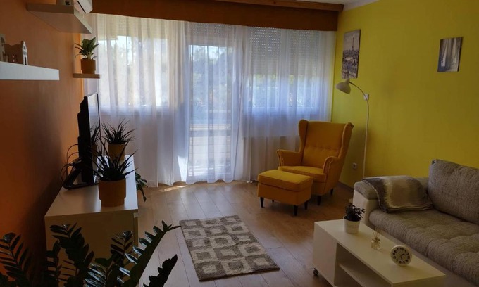 Pacsirtatelep Apartment | Pihenő Zug Apartman