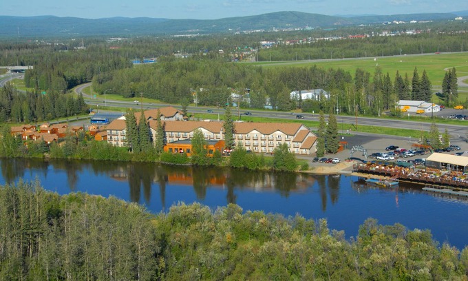 College Hotel | Pike's Waterfront Lodge