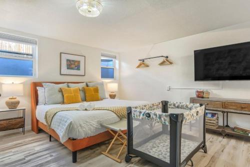 Central Colorado Springs Apartment | Pikes Escape - Downtown Workcation 4K Roku