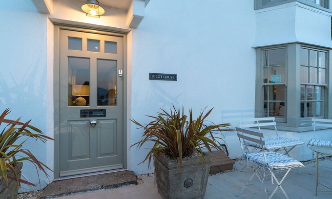 Beaumaris Apartment | Pilot House - a sea view that sleeps 8 guests in 4 bedrooms