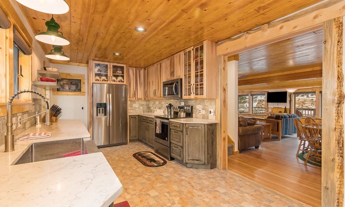 Glen Haven Cabin | Pine Brook – Peaceful, Renovated Cabin in Glen Haven, Monthly Long-Term Rental