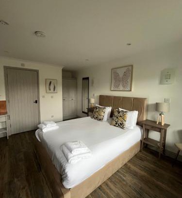 Pegsdon Hotel | Pine, Country chalet located in Pegsdon
