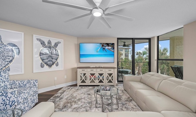 Sanibel Condo | Pine Cove #101 is a 3/2 beachfront Sanibel vacation rental condo