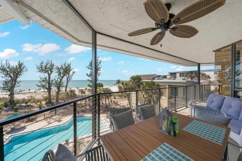 Sanibel House | Pine Cove #304