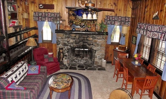 Custer Cabin | Pine Crest- Historic 3 bedroom Log Cabin built in the 1930's by the CCC.