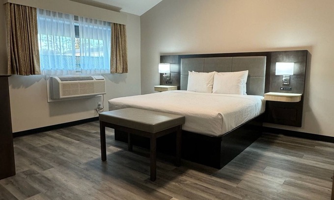 Port Huron Apartment | Pine Grove Executive SuitesnNewly Renovated Extended Stay Port Huron